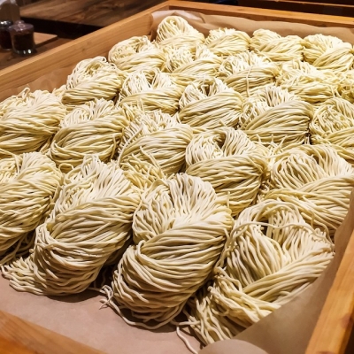 @westendbia: “Everyday @marutamaramen make their noodles fresh in a dedicated